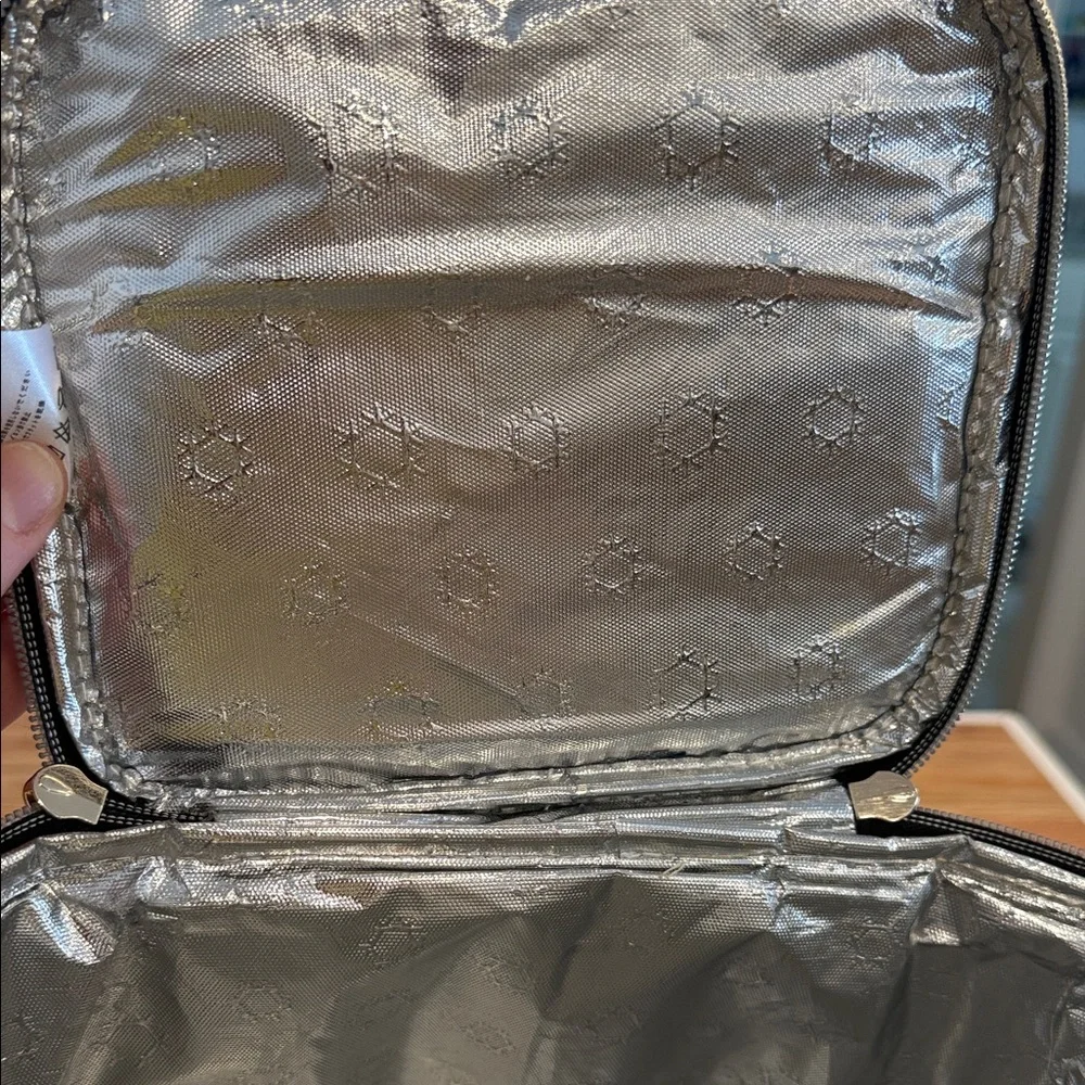 Momojing insulated breastmilk cooler and baby bottle bag